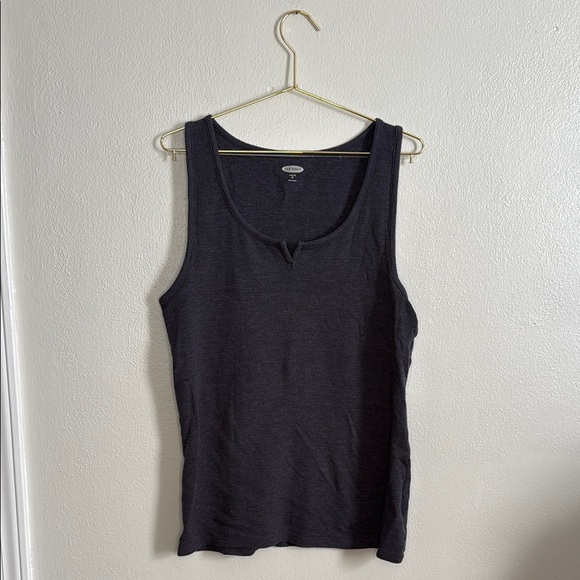 Fitted Gray Tank Top with V-Neckline - Picture 1 of 3